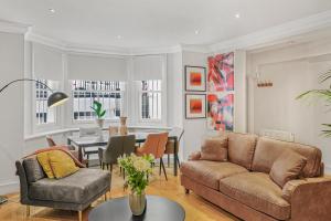 Central Large Stylish 2Beds 2Baths With Private Patio