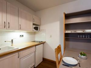 Studio cosy avec balcon et WiFi à Brides - FR-1-512-184