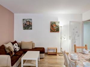 Appartements Appartement lumineux 3 pieces pour 6 avec balcon, parking, WiFi, animaux admis - FR-1-512-7 : photos des chambres