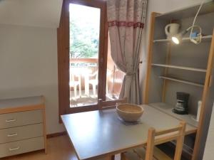 Appartements Studio cosy avec balcon, Wi-Fi, proche thermes et telecabine a Brides-les-Bains - FR-1-512-51 : photos des chambres