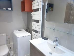 Appartements Studio cosy avec balcon, Wi-Fi, proche thermes et telecabine a Brides-les-Bains - FR-1-512-51 : photos des chambres