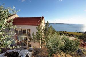 Nautilus-Bay Steinhaus im Dorf von Zavala für 2-7 Personen, 3 Schlafzimmer