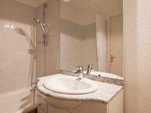 Appartements Studio 2* au Centre de Brides-les-Bains, Balcon, Wifi, Parking Couverts, Proche Telecabine et Spa - FR-1-512-80 : photos des chambres