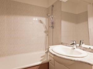 Appartements Studio 2* au Centre de Brides-les-Bains, Balcon, Wifi, Parking Couverts, Proche Telecabine et Spa - FR-1-512-80 : photos des chambres