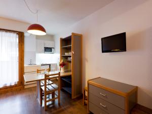Appartements Studio 4 pers. Centre Brides, Balcon Sud, Wi-Fi, a 200m Telecabine et Thermes - FR-1-512-82 : photos des chambres