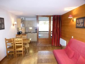 Appartements Studio 2* avec 4 couchages, balcon, wifi et parking inclus a Brides-les-Bains - FR-1-512-152 : photos des chambres