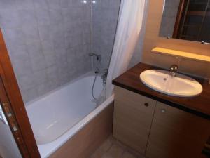 Appartements Studio 2* avec 4 couchages, balcon, wifi et parking inclus a Brides-les-Bains - FR-1-512-152 : photos des chambres