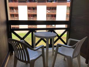 Appartements Studio avec Balcon, WIFI et Parking - 4 pers, Proche Thermes, Brides-les-Bains - FR-1-512-164 : photos des chambres