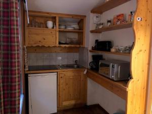 Appartements Studio 4 pers avec balcon, parking et wifi - Proche thermes et centre de Brides-les-Bains - FR-1-512-171 : photos des chambres