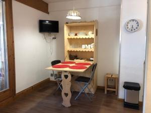 Appartements Studio cosy en centre-ville, a proximite des thermes et des pistes du domaine des Trois Vallees - FR-1-512-228 : photos des chambres