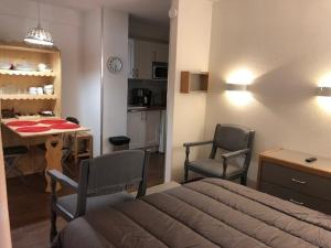 Appartements Studio cosy en centre-ville, a proximite des thermes et des pistes du domaine des Trois Vallees - FR-1-512-228 : photos des chambres