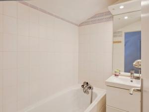 Appartements Duplex cosy 2 chambres avec balcon, parking et WiFi - FR-1-512-236 : photos des chambres