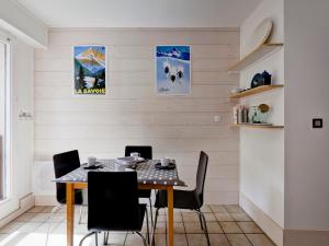 Appartements Duplex cosy 2 chambres avec balcon, parking et WiFi - FR-1-512-236 : photos des chambres