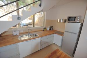 Nautilus-Bay Steinhaus im Dorf von Zavala für 2-7 Personen, 3 Schlafzimmer