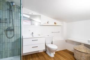 Villas VILLA LUNA VI4339 By Riviera Holiday Homes : photos des chambres