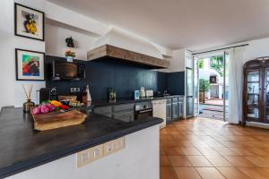 Villas VILLA LUNA VI4339 By Riviera Holiday Homes : photos des chambres