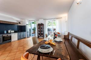 Villas VILLA LUNA VI4339 By Riviera Holiday Homes : photos des chambres