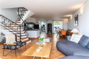 Villas VILLA LUNA VI4339 By Riviera Holiday Homes : photos des chambres