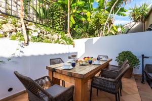 Villas VILLA LUNA VI4339 By Riviera Holiday Homes : photos des chambres