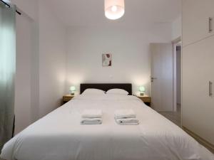 Tompazi modern apt with amazing view in Alimos