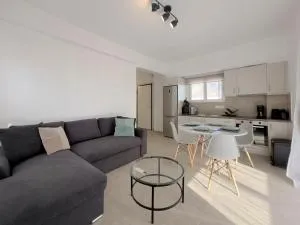 Tompazi modern apt with amazing view in Alimos - Brakhámi