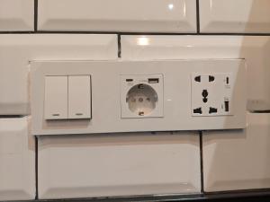 One Bedroom, Murphy Bed, Sofa Bed, Home-Office, Modern, Quiet, Fully Equipped, Powerful AC, 300 Mbps Fibre, Washer and Dryer