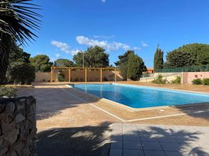 Appartements Appartement 3 pers - piscine - clim - parking : photos des chambres