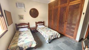 Casa 4 suites AC Piscina, churrasqueira, Praia da enseada