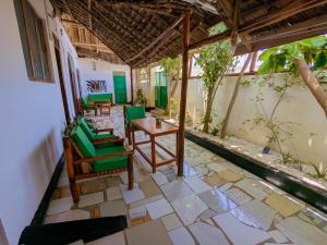 Zanz 14 Beach Bungalow