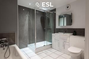 2 Bed Townhouse with Garden & Parking