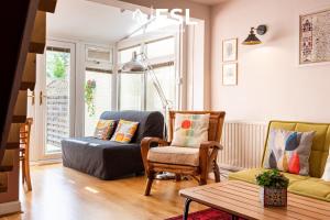 2 Bed Townhouse with Garden & Parking