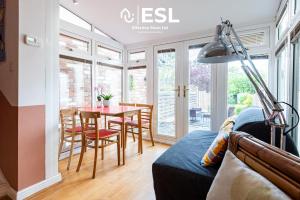 2 Bed Townhouse with Garden & Parking