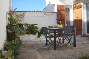 La Mer chez Loulou Clim Terrasse parking