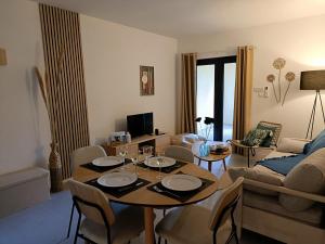 Appartements Appt neuf 2-4 pers avec loggia - Piscine chauffee - Bord de mer - Corse du Sud- Bonifacio : photos des chambres