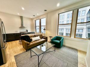 Condo B - Gallery Suite - Downtown Marion