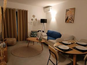 Appartements Appt neuf 2-4 pers avec loggia - Piscine chauffee - Bord de mer - Corse du Sud- Bonifacio : photos des chambres