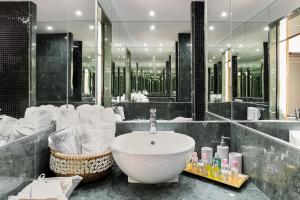 Bright and Modern Loft Near the City Walls