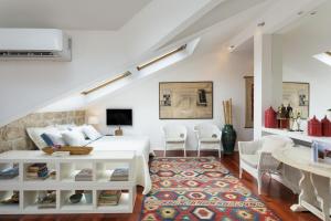 Bright and Modern Loft Near the City Walls