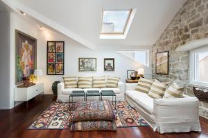 Bright and Modern Loft Near the City Walls