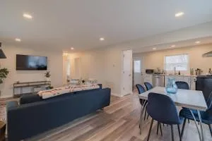 Tin Roof Inn - Warren