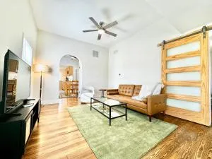 Trojan Hideaway On First Street - Muncie