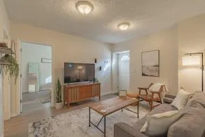 University Suite "b" - Huntington