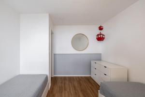 2302 Charmante 2,5-Zimmer-Wohnung mit Suedbalkon und stilvoller Einrichtung