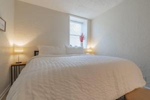 University Suite "B"