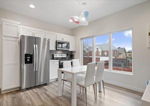 Winter @ Golden Goose: New Build, King Bed - 3hvězdičkové hotely ve městě Evansville