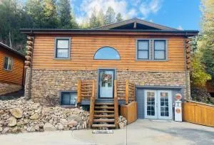 Modern Rustic 3-Bedroom Log Home Close to I-70, Slopes, & Hiking - Empire