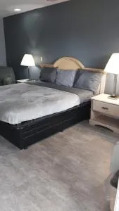 King Bed Hotel Room 216 - Byram