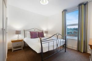 Unique! 5BR in Queen Street