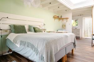 Light tiny house in green area with sauna option