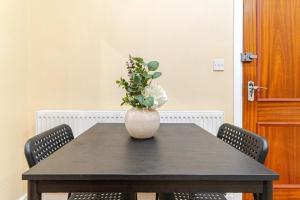 Cozy Modern Flat Walsall Town Centre with Wi-Fi